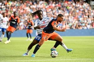 队报：斯特拉斯堡将后卫杜库雷下放预备队训练，可能因他拒绝续约