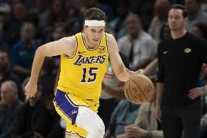 丹尼·格林:里夫斯下半场的表现太出色了 他也让艾顿参与了进来