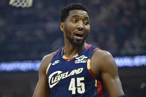 米切尔:今晚球队顶住了压力 我们保持了应有的水准