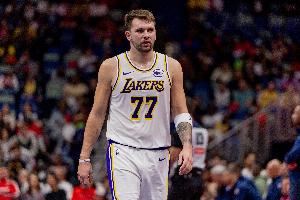 不远不进啊!东契奇加长超远三分出手命中 此前4中0